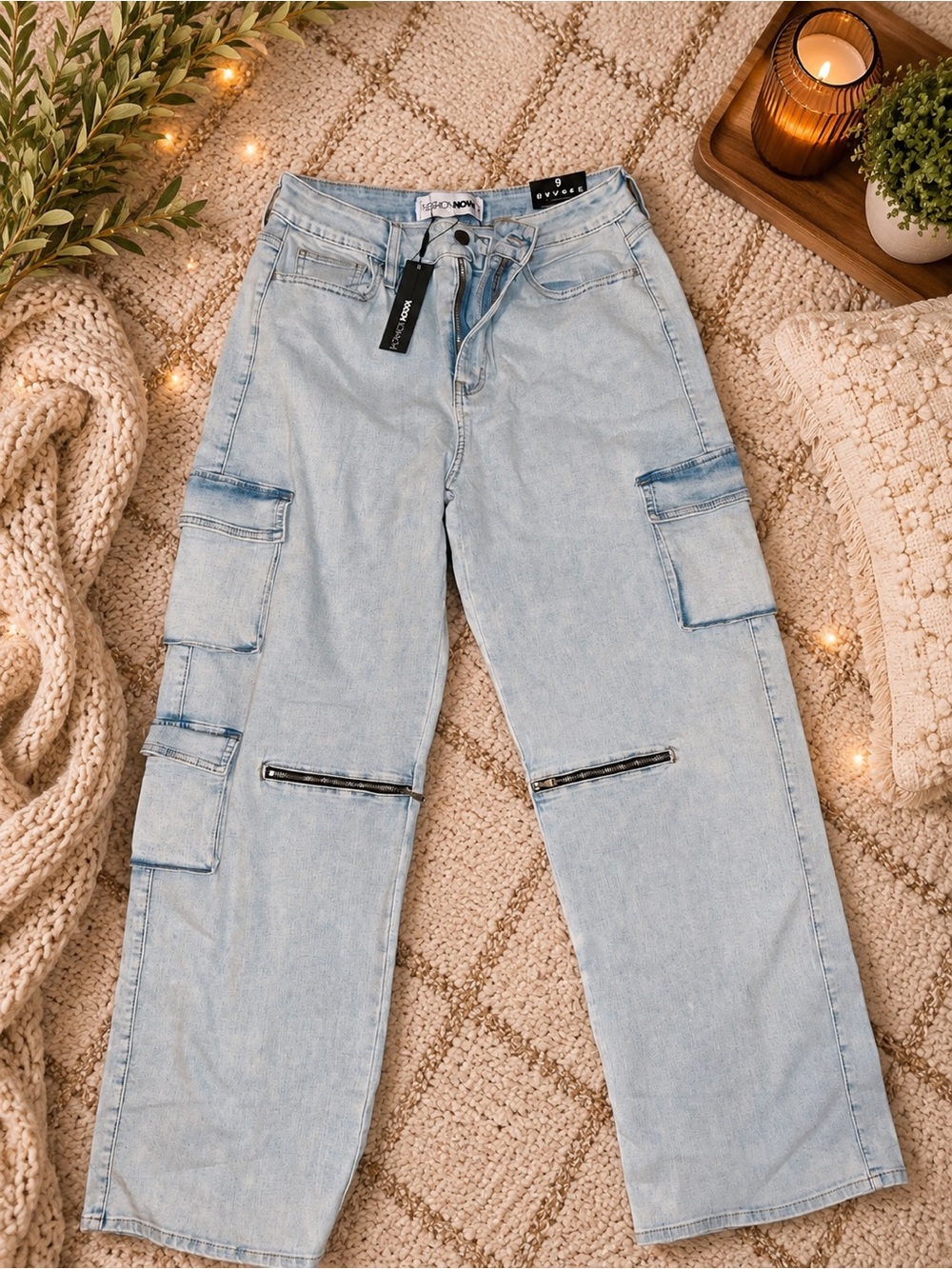 Fashion Nova Light Wash Cargo Jeans – Size 9 – Wide Leg – NWT - Picture 4 of 9